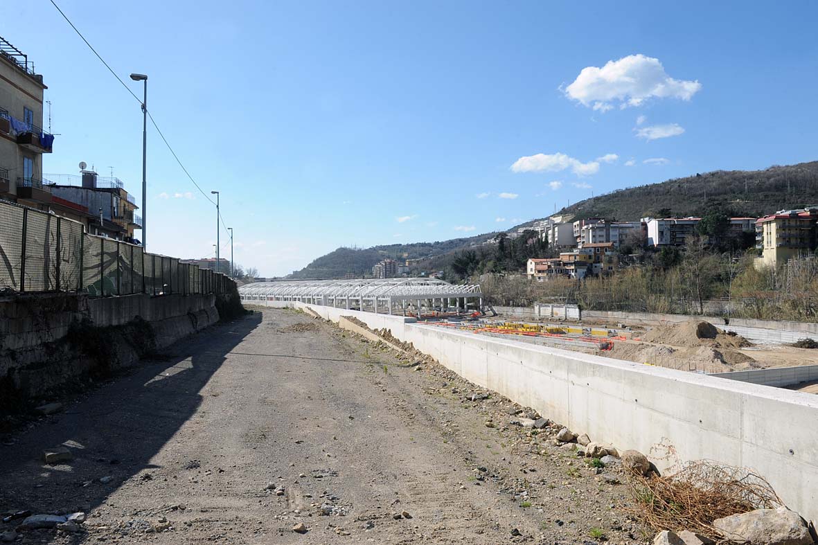   Il Sindaco V. De Luca ed il Presidente G. Lettieri in visita al cantiere nell'area delle ex MCM. Salerno, 12 marzo 2012
