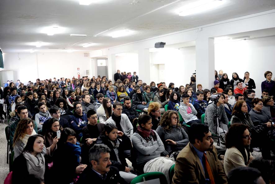   Il Sindaco Vincenzo De Luca in visita alla scuola Alfano I. Salerno, 9 gennaio 2012
