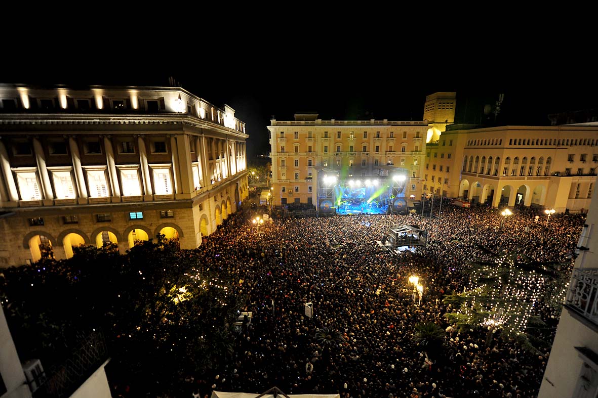   Centomila in piazza con Gianna Nannini ed il Sindaco Vincenzo De Luca. Salerno, 31 dicembre 2011

