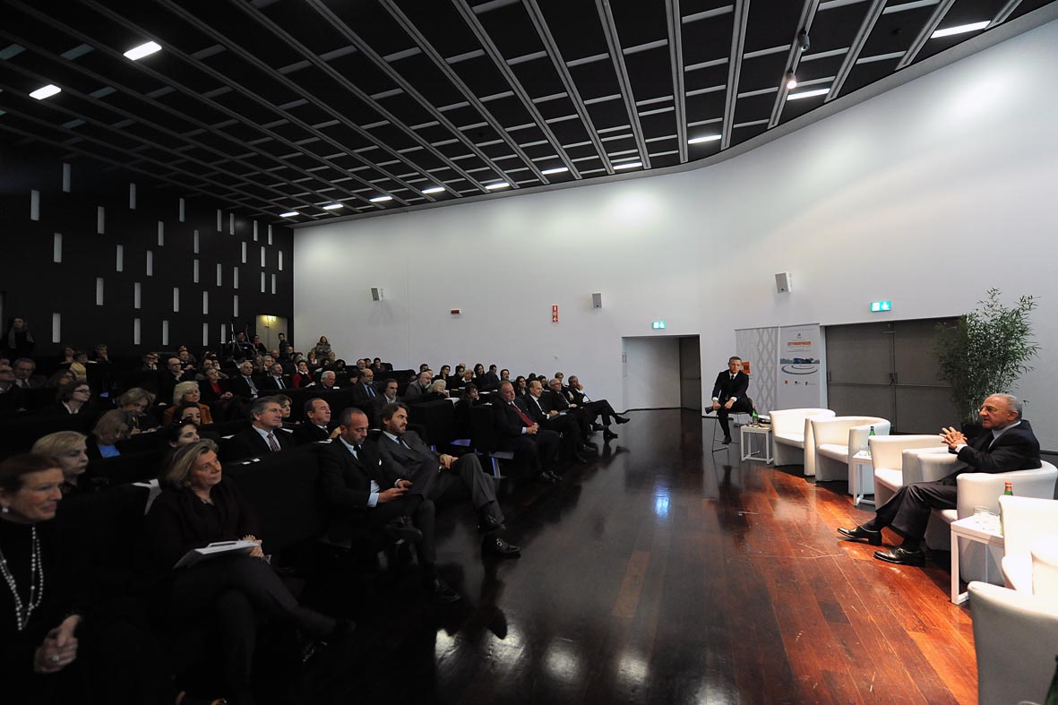   Il Sindaco V. De Luca alla presentazione del Rapporto Civita 

