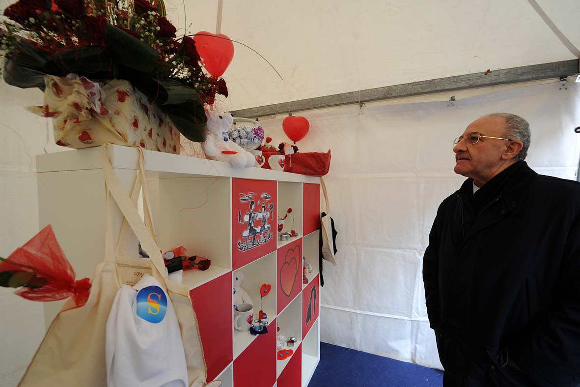   Il Sindaco De Luca inaugura le "Piazze dell'Amore". Salerno, 11 febbraio 2012
