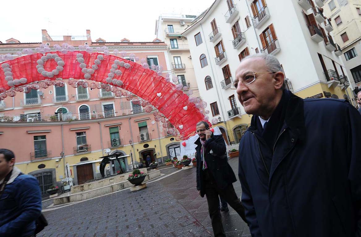   Il Sindaco De Luca inaugura le "Piazze dell'Amore". Salerno, 11 febbraio 2012
