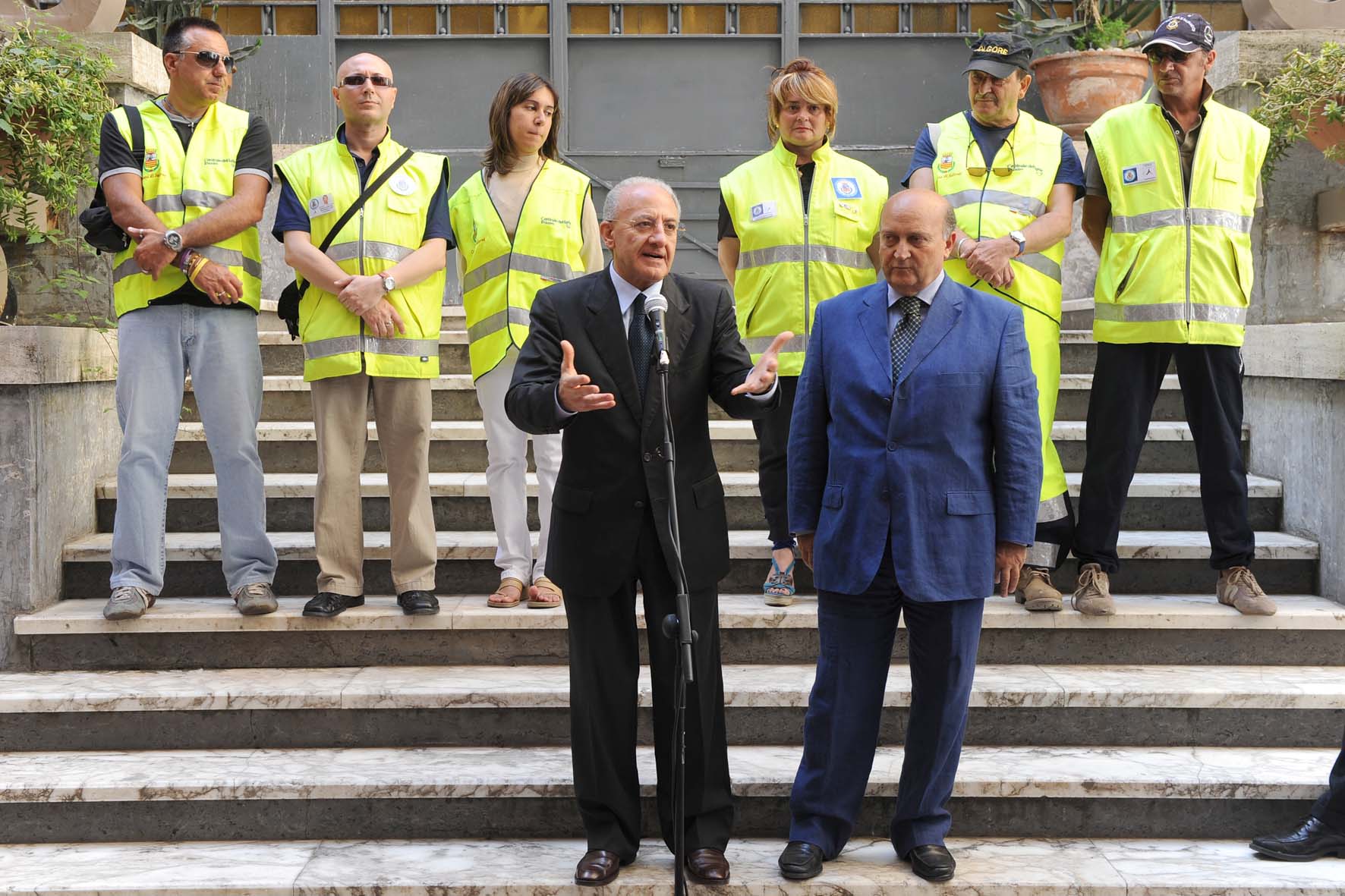   Presentazione del corso di formazione per volontari della Protezione Civile e consegna di nuovi motorini per l'espletamento del servizio. Salerno, 17 giugno 2010
