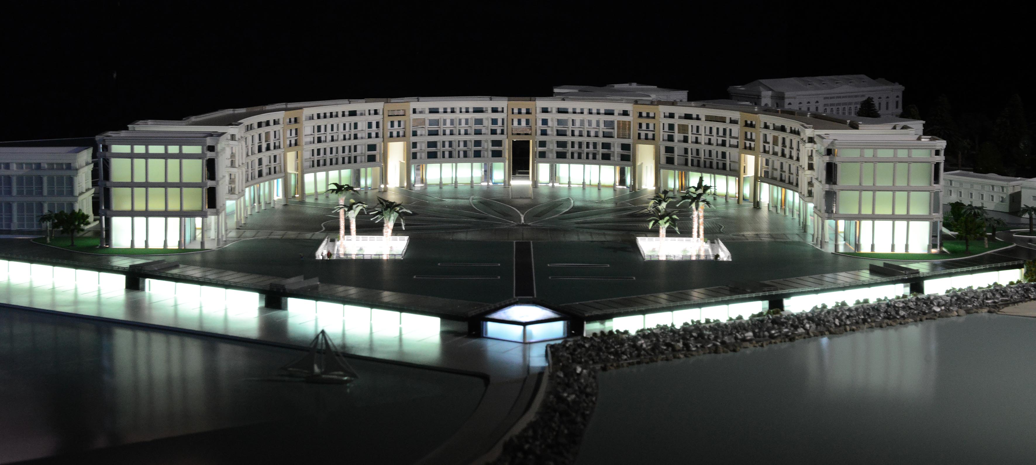   Esposto in Piazza Portanova il nuovo plastico del Crescent e di Piazza della Liberta' 

