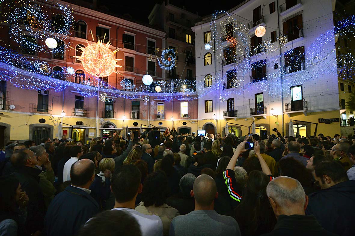   Elfi, draghi, stelle e magia: al via Luci d'Artista 2012-2013
