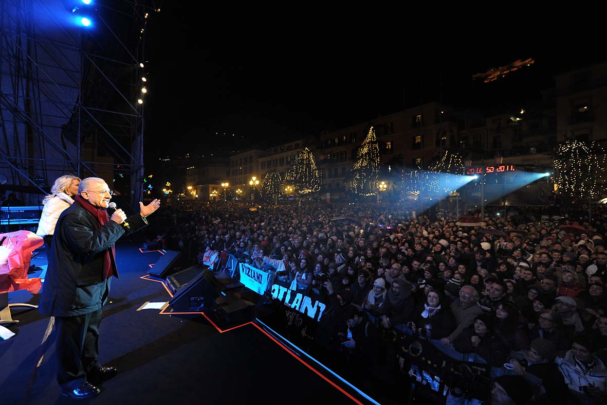   Centomila in piazza con Gianna Nannini ed il Sindaco Vincenzo De Luca. Salerno, 31 dicembre 2011
