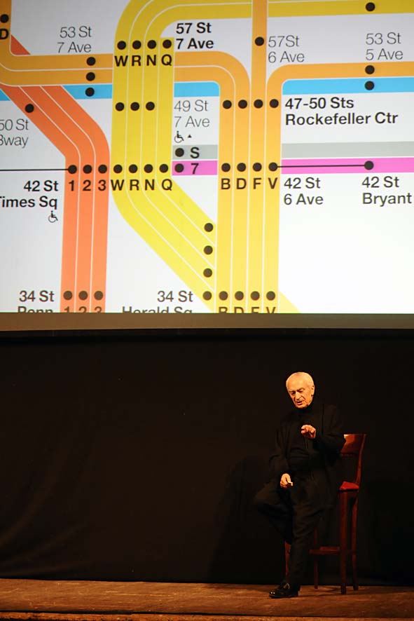   Massimo Vignelli a Salerno. Lectio Magistralis al Teatro Verdi. Salerno, 22 Novembre 2011.
