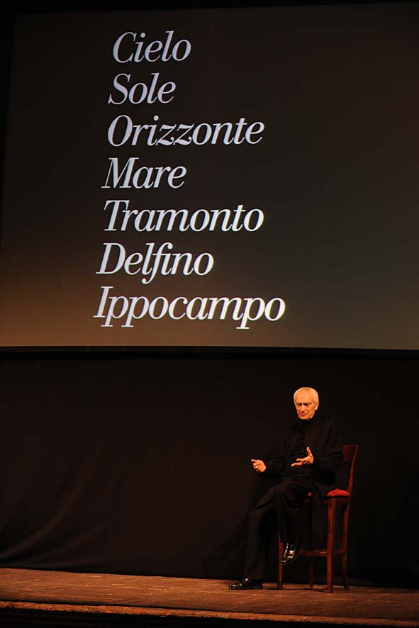   Massimo Vignelli a Salerno. Lectio Magistralis al Teatro Verdi. La presentazione del brand. Salerno, 22 Novembre 2011.
