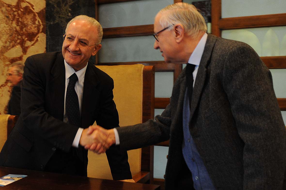   Il Sindaco De Luca inaugura la Giornata Salernitana per la prevenzione delle malattie della tiroide. Comune di Salerno, 12 febbraio 2011
