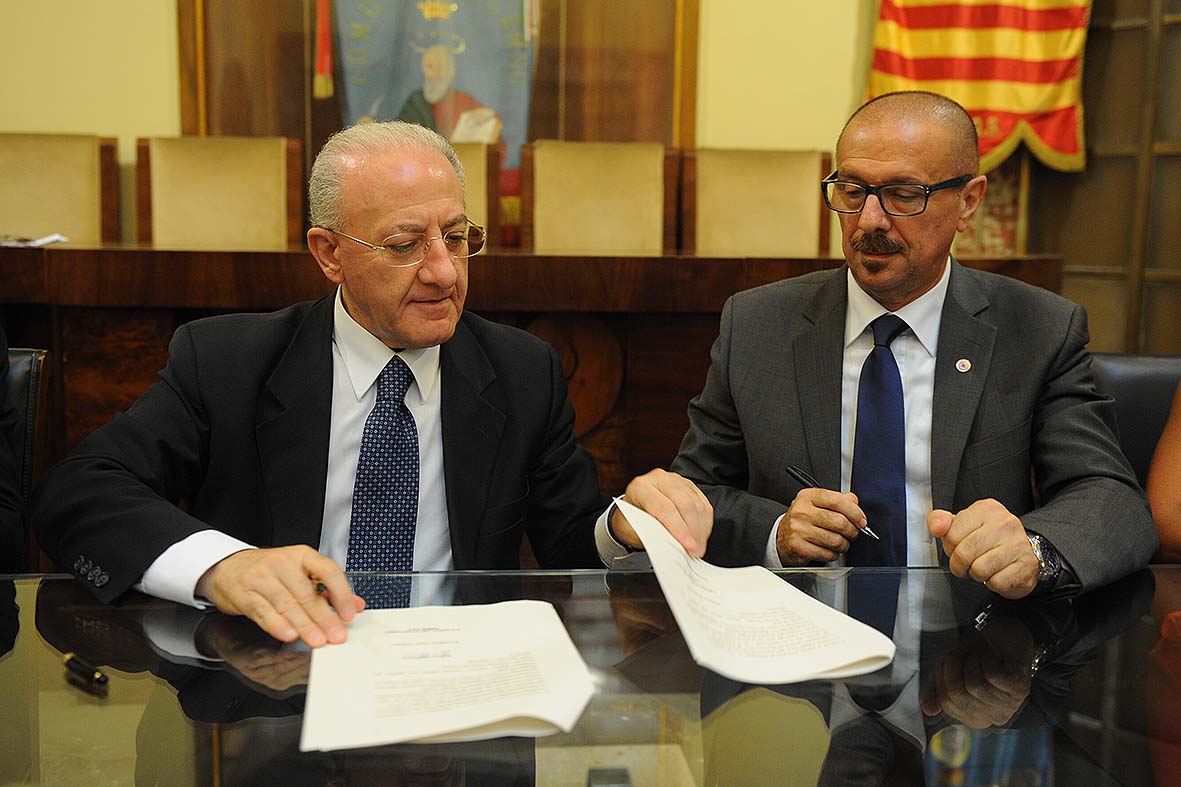   Firmato protocollo d'intesa progetto "Non sei piu' solo". Palazzo di Citta', 2 agosto 2013.
