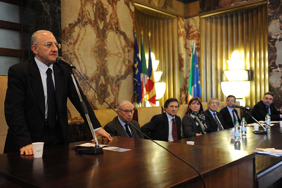   Il Sindaco De Luca inaugura la Giornata Salernitana per la prevenzione delle malattie della tiroide. Comune di Salerno, 12 febbraio 2011
