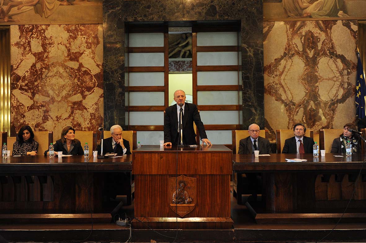   Il Sindaco De Luca inaugura la Giornata Salernitana per la prevenzione delle malattie della tiroide. Comune di Salerno, 12 febbraio 2011

