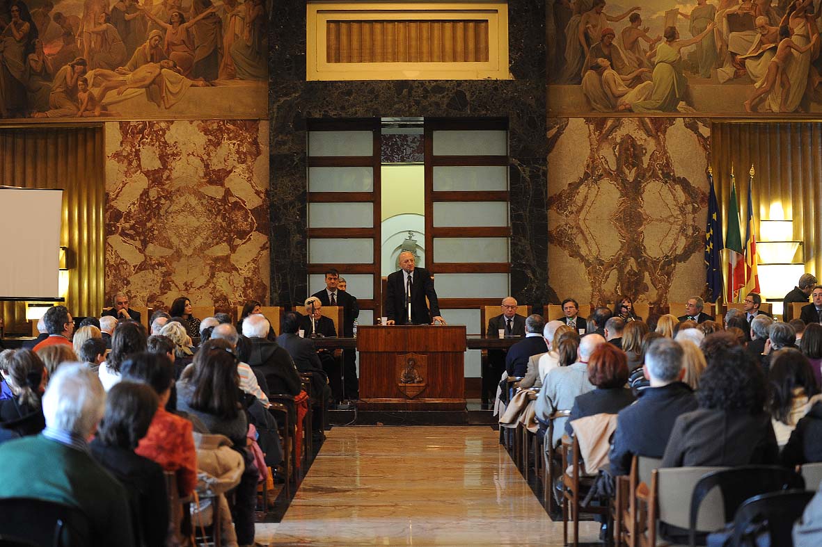   Il Sindaco De Luca inaugura la Giornata Salernitana per la prevenzione delle malattie della tiroide. Comune di Salerno, 12 febbraio 2011
