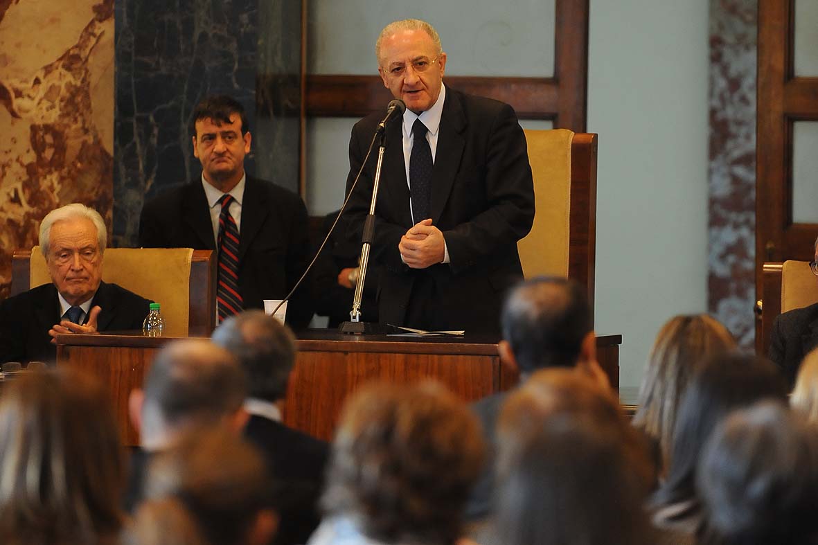   Il Sindaco De Luca inaugura la Giornata Salernitana per la prevenzione delle malattie della tiroide. Comune di Salerno, 12 febbraio 2011
