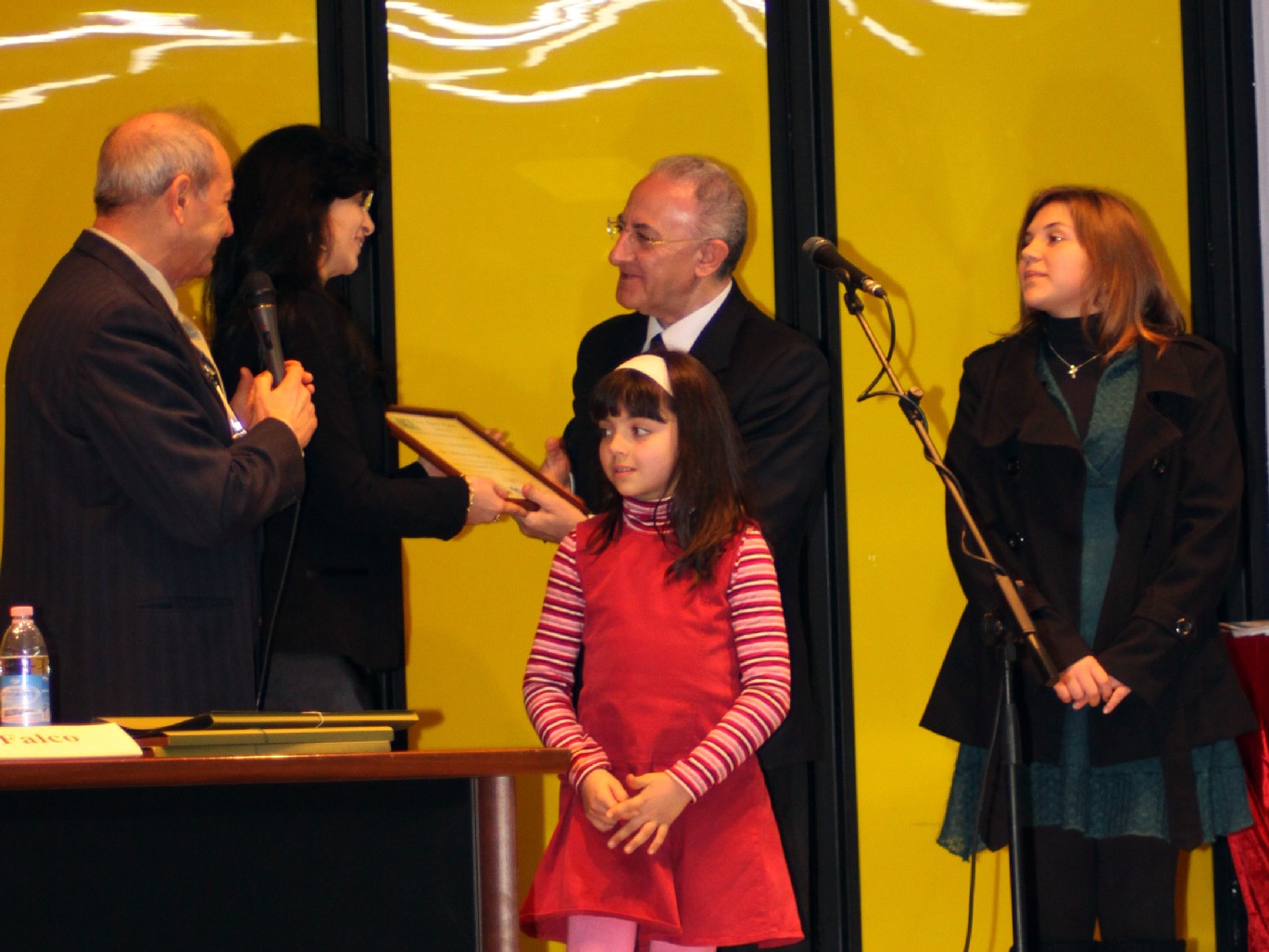   Al Sindaco De Luca il premio della Associazione DEA Sport Onlus di Bellona. 23 dicembre 2009

