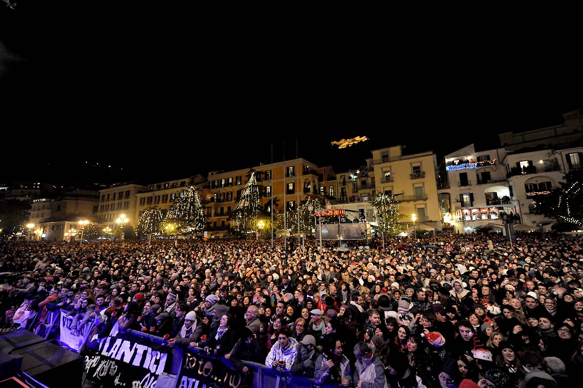   Centomila in piazza con Gianna Nannini ed il Sindaco Vincenzo De Luca. Salerno, 31 dicembre 2011

