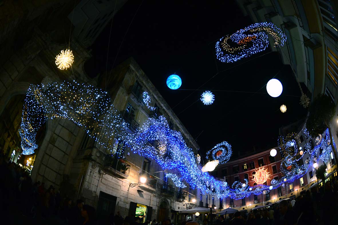   Elfi, draghi, stelle e magia: al via Luci d'Artista 2012-2013
