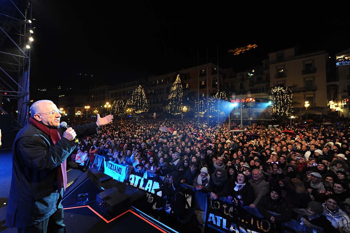   Centomila in piazza con Gianna Nannini ed il Sindaco Vincenzo De Luca. Salerno, 31 dicembre 2011
