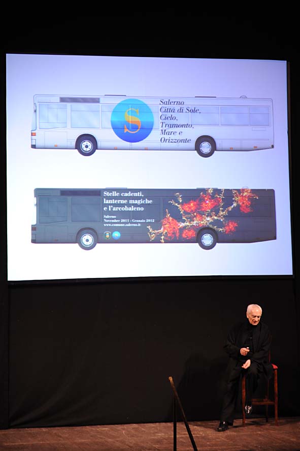  Massimo Vignelli a Salerno. Lectio Magistralis al Teatro Verdi. La presentazione del brand. Salerno, 22 Novembre 2011.
