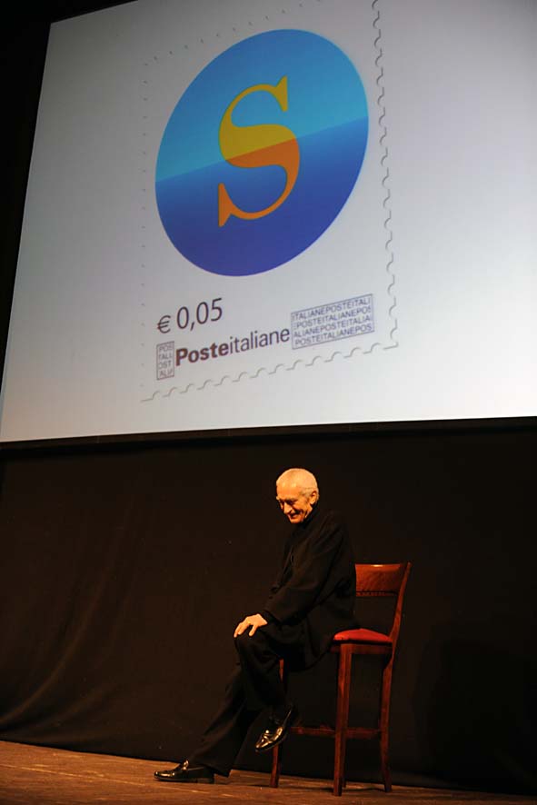   Massimo Vignelli a Salerno. Lectio Magistralis al Teatro Verdi. La presentazione del brand. Salerno, 22 Novembre 2011.
