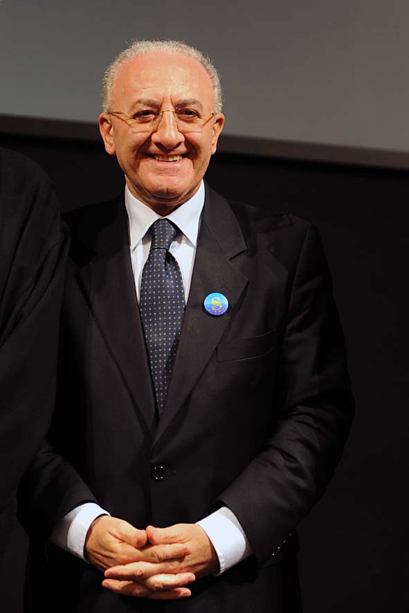   Massimo Vignelli a Salerno. Lectio Magistralis al Teatro Verdi. La presentazione del brand. Salerno, 22 Novembre 2011.
