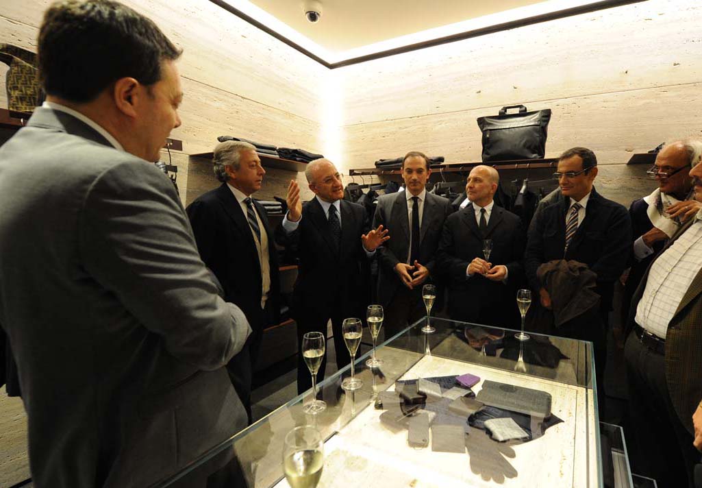   Il Sindaco De Luca inaugura lo store Fendi. Salerno, 8 dicembre 2011
