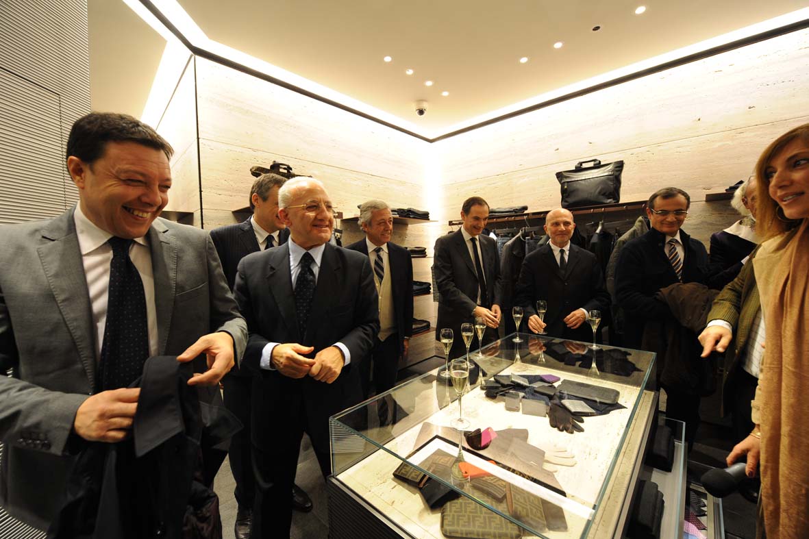   Il Sindaco De Luca inaugura lo store Fendi. Salerno, 8 dicembre 2011
