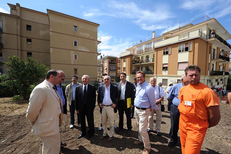  Via O.De Sica: il Sindaco da' il via ai lavori di risistemazione urbanistica. Mercoledi' 24 giugno 2009
