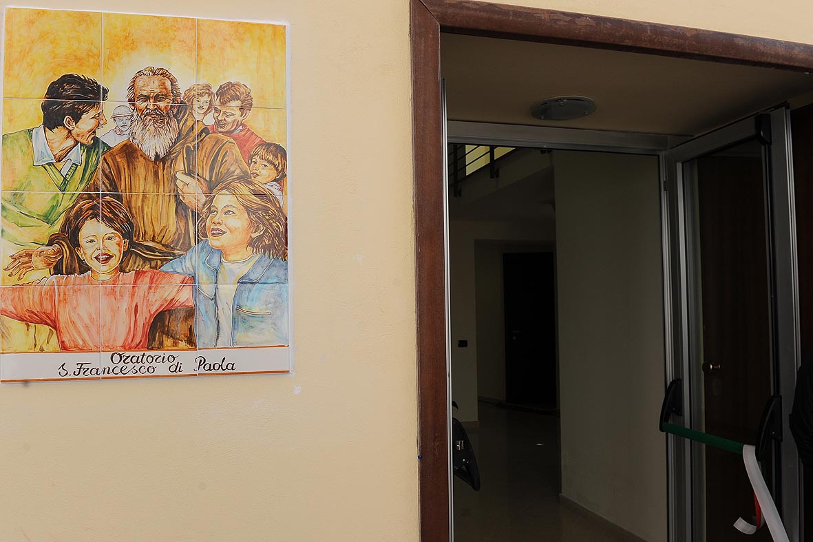   Il Sindaco De Luca inaugura il nuovo Oratorio della Chiesa S. Maria ad Martyres. Domenica 27 febbraio 2011
