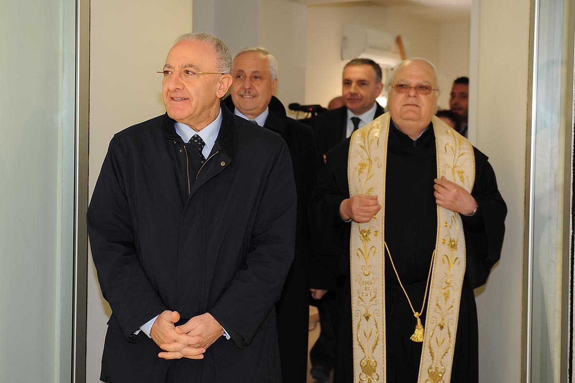   Il Sindaco De Luca inaugura il nuovo Oratorio della Chiesa S. Maria ad Martyres. Domenica 27 febbraio 2011
