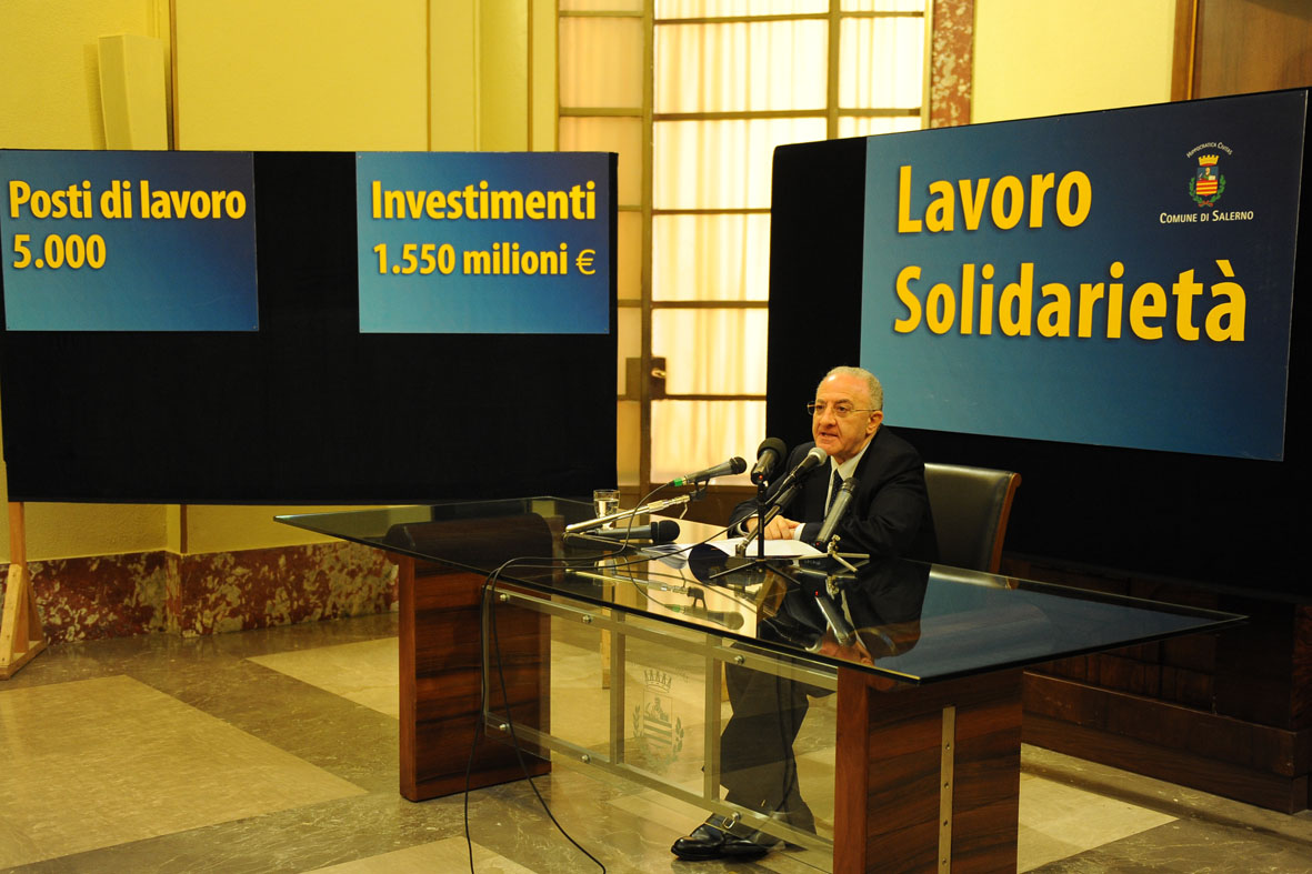   Lavoro e Solidarieta': conferenza stampa di fine anno del Sindaco De Luca, Salerno, 30 dicembre 2010
