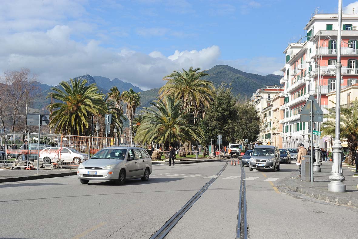   Al via i lavori per la rimozione dei binari in Piazza della Concordia, Salerno 31 gennaio 2011

