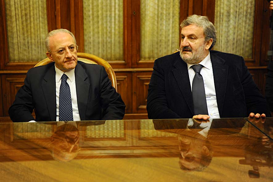   Il Sindaco di Salerno Vincenzo De Luca protagonista della manifestazione "Cantiere d'Idee" con il Sindaco di Bari Michele Emiliano. Bari, 22 gennaio 2011
