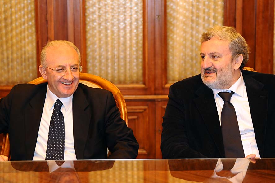   Il Sindaco di Salerno Vincenzo De Luca protagonista della manifestazione "Cantiere d'Idee" con il Sindaco di Bari Michele Emiliano. Bari, 22 gennaio 2011
