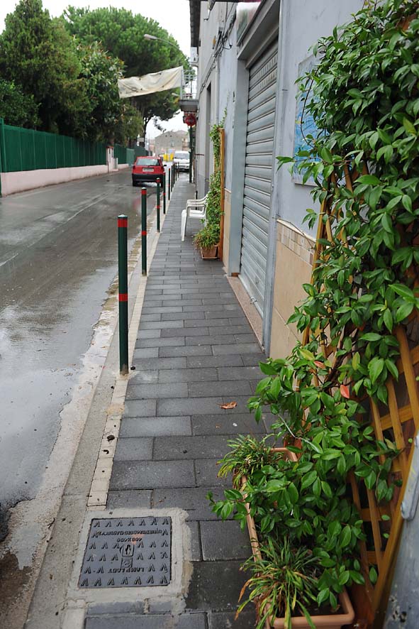   Il Sindaco De Luca in via Scavata Case Rosse al termine dei lavori di riqualificazione urbanistica. Salerno, 9 settembre 2010

