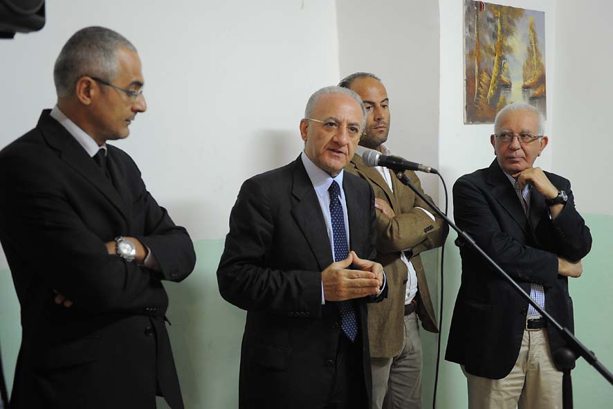   Il Sindaco De Luca in via Scavata Case Rosse al termine dei lavori di riqualificazione urbanistica. Salerno, 9 settembre 2010
