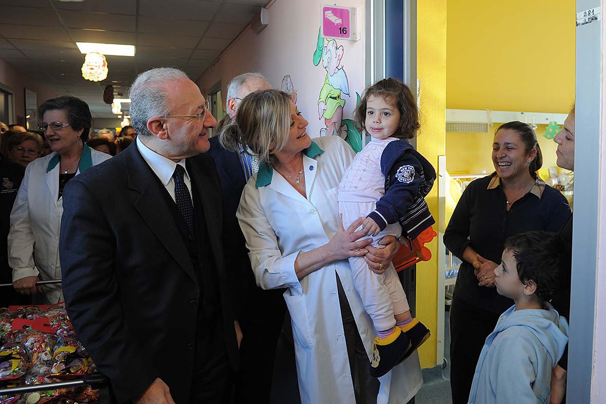   Il Sindaco De Luca visita i piccoli degenti del San Leonardo
