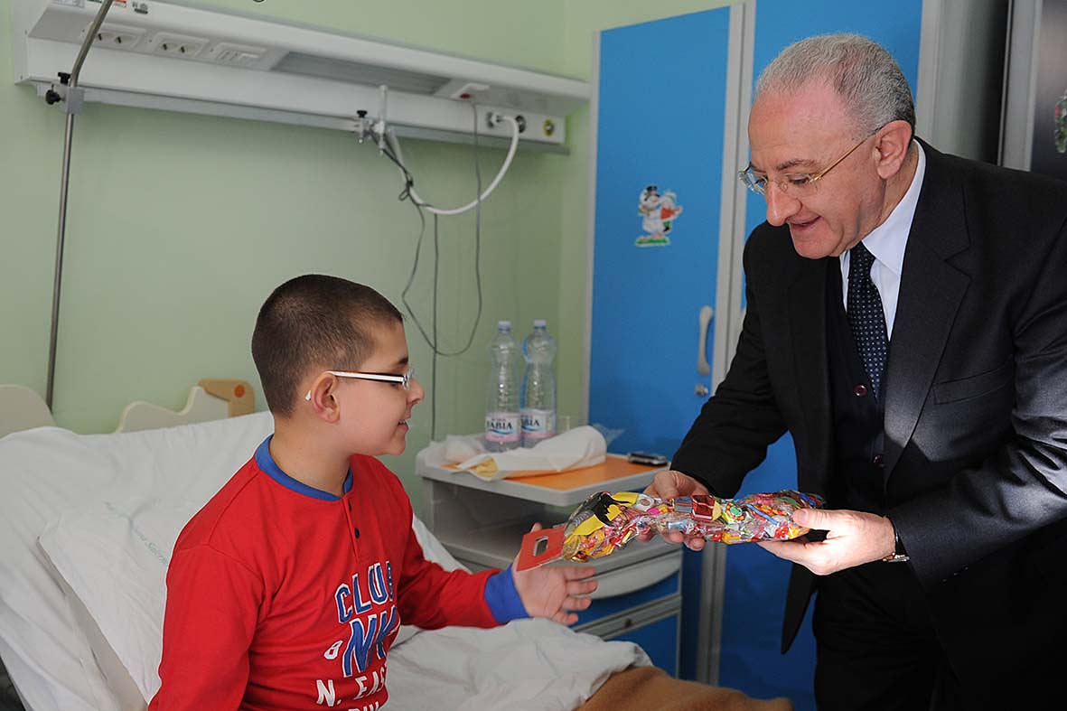   Il Sindaco De Luca visita i piccoli degenti del San Leonardo
