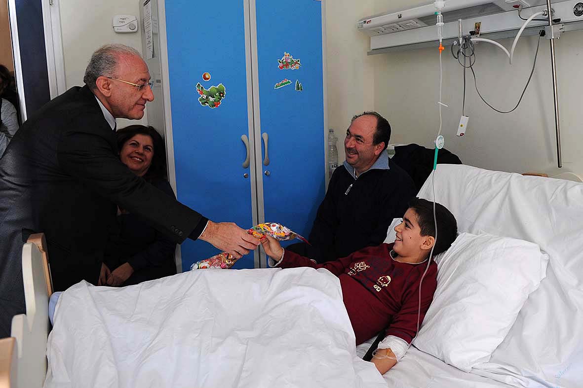   Il Sindaco De Luca visita i piccoli degenti del San Leonardo
