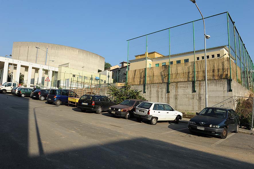   Matierno: al via i lavori di copertura delle palazzine e di rifacimento del campo sportivo con il Sindaco De Luca. Salerno, 15 settembre 2010
