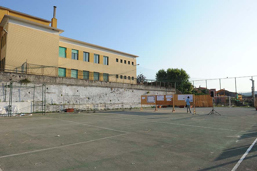   Matierno: al via i lavori di copertura delle palazzine e di rifacimento del campo sportivo con il Sindaco De Luca. Salerno, 15 settembre 2010
