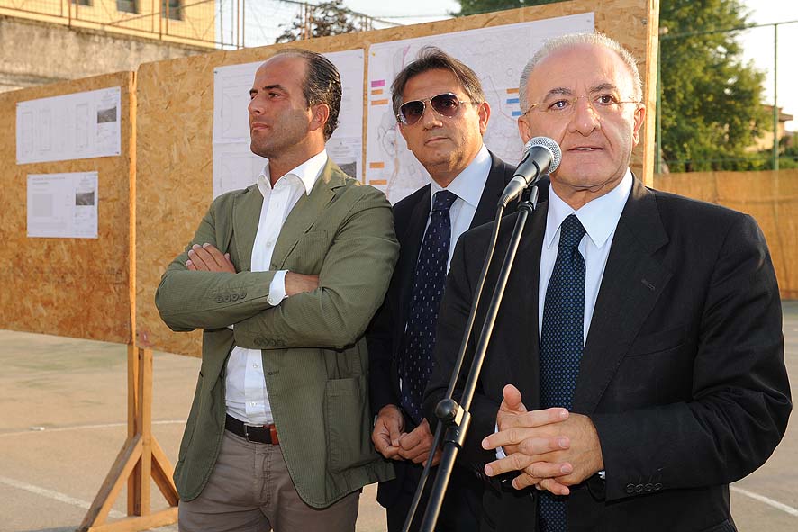   Matierno: al via i lavori di copertura delle palazzine e di rifacimento del campo sportivo con il Sindaco De Luca. Salerno, 15 settembre 2010
