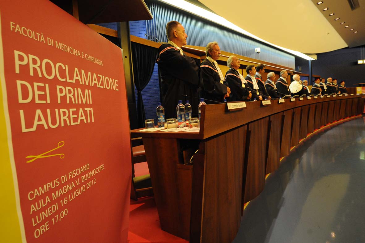   Il Sindaco De Luca alla cerimonia di proclamazione dei primi laureati della Facolt? di Medicina
