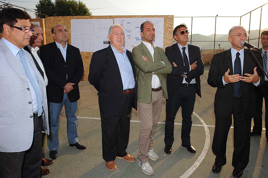   Matierno: al via i lavori di copertura delle palazzine e di rifacimento del campo sportivo con il Sindaco De Luca. Salerno, 15 settembre 2010
