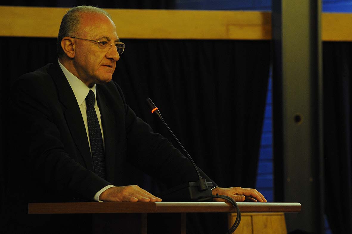   Il Sindaco De Luca alla cerimonia di proclamazione dei primi laureati della Facolt? di Medicina

