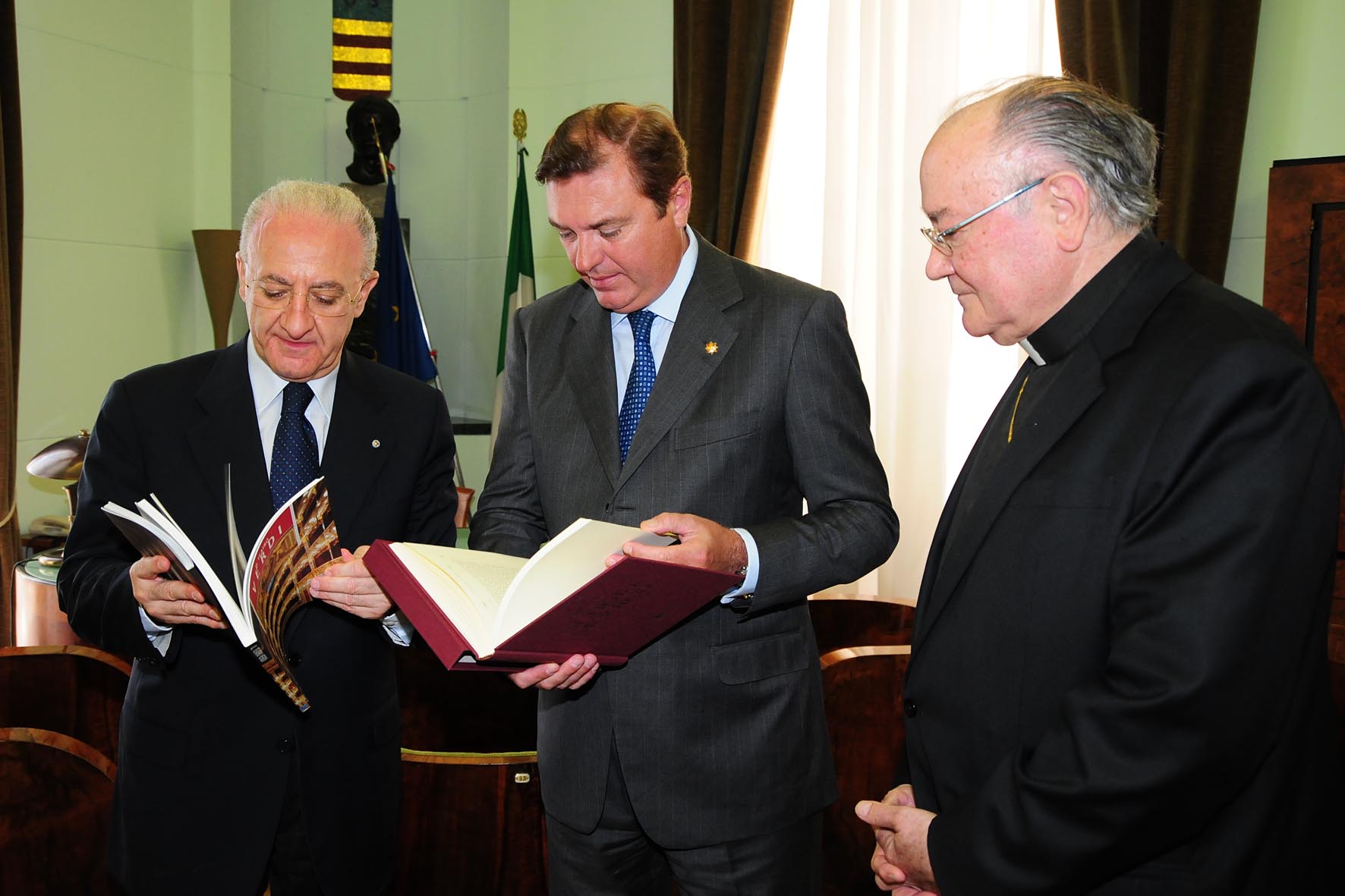   Consegnata al Sindaco di Salerno Vincenzo De Luca l'onoreficenza del Sacro Militare Ordine Costantiniano
