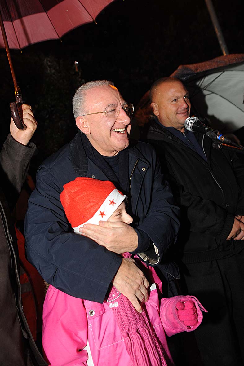   Si illumina l'albero di Natale Matierno. Salerno, 15 dicembre 2012.
