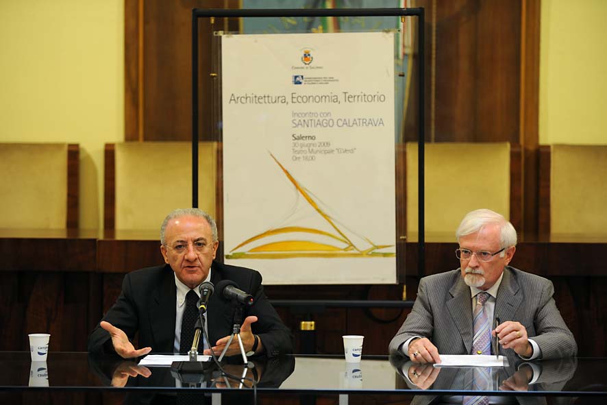   Archivio Architettura contemporanea a Salerno e Ciclo di incontri su Architettura, Economia e Territorio, con le grandi firme dellarchitettura impegnate a Salerno . La conferenza stampa di presentazione del Sindaco De Luca e del Soprintendente Zampino, Palazzo di Citta' 29 giugno 2009
