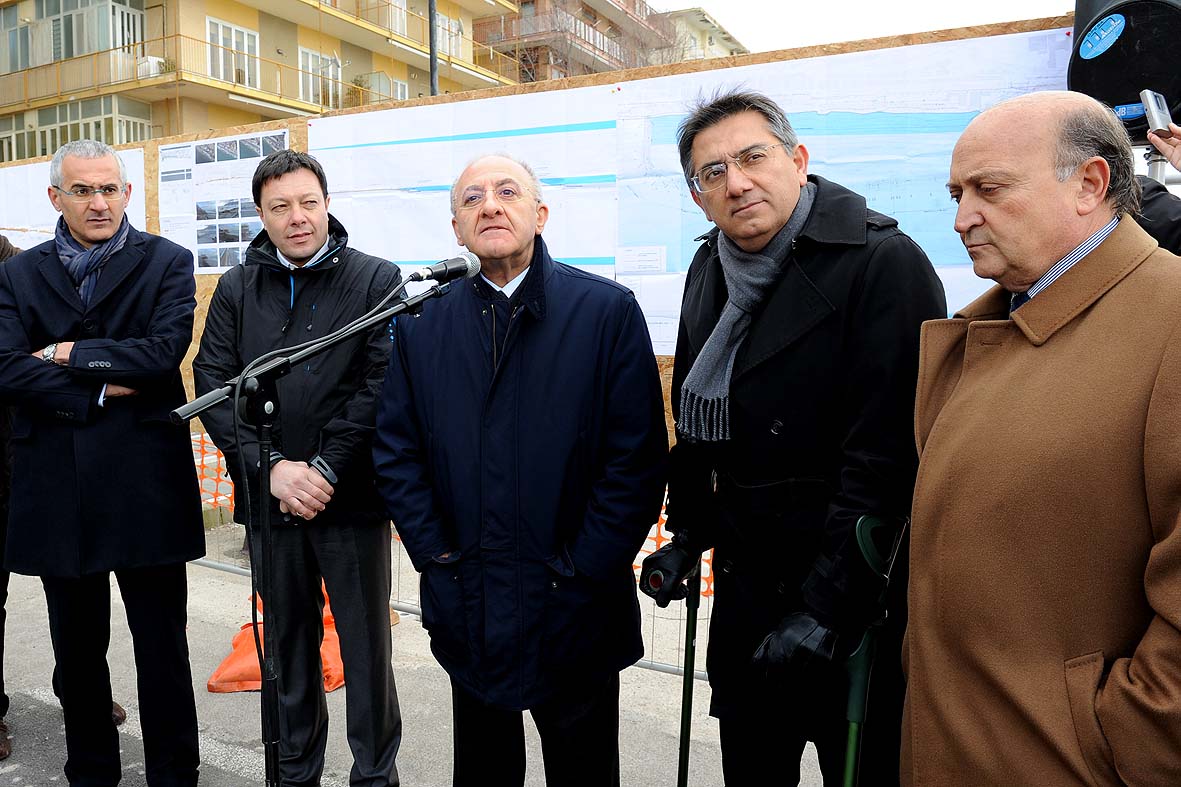   Il Sindaco De Luca da' il via ai lavori di salvaguardia costiera e ripascimento degli arenili del litorale. Salerno, 14 dicembre 2010
