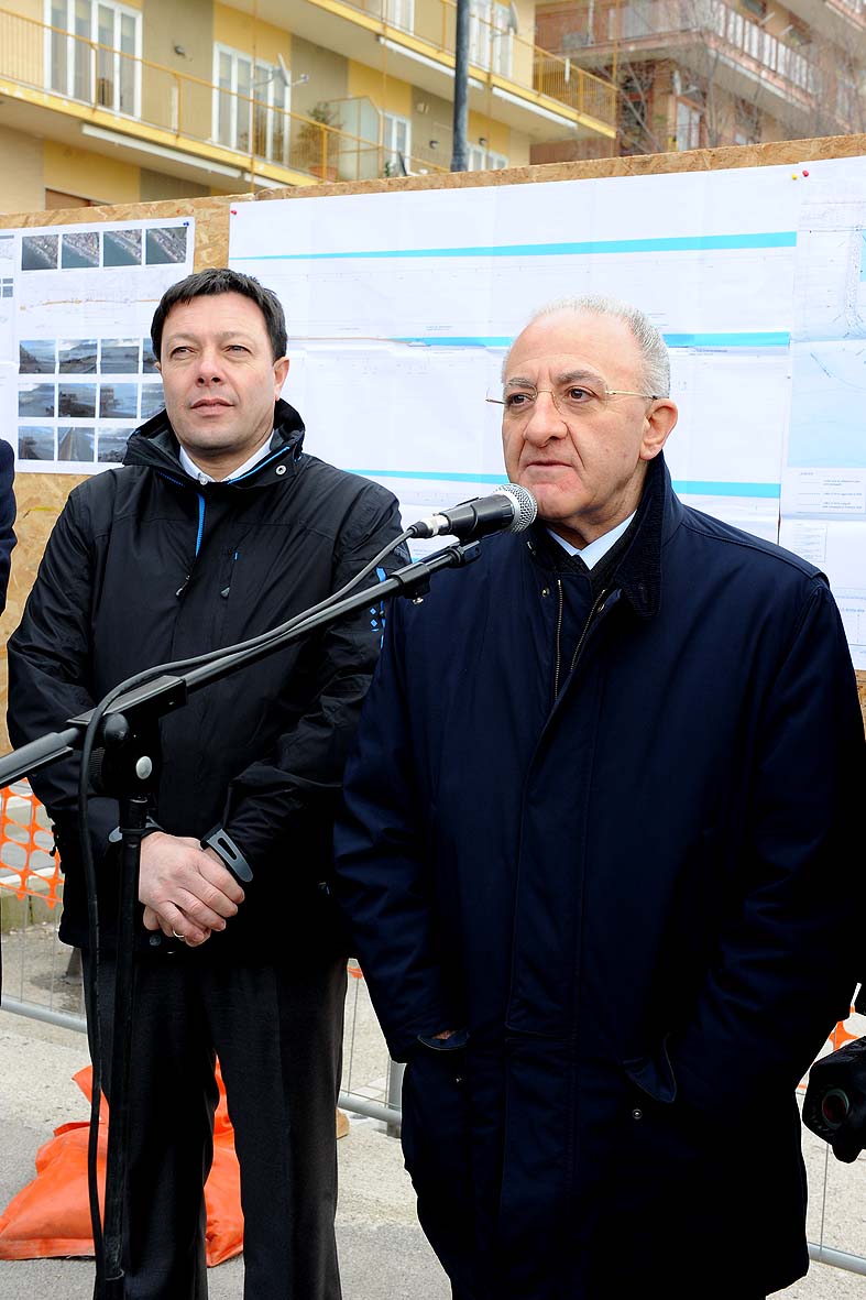   Il Sindaco De Luca da' il via ai lavori di salvaguardia costiera e ripascimento degli arenili del litorale. Salerno, 14 dicembre 2010
